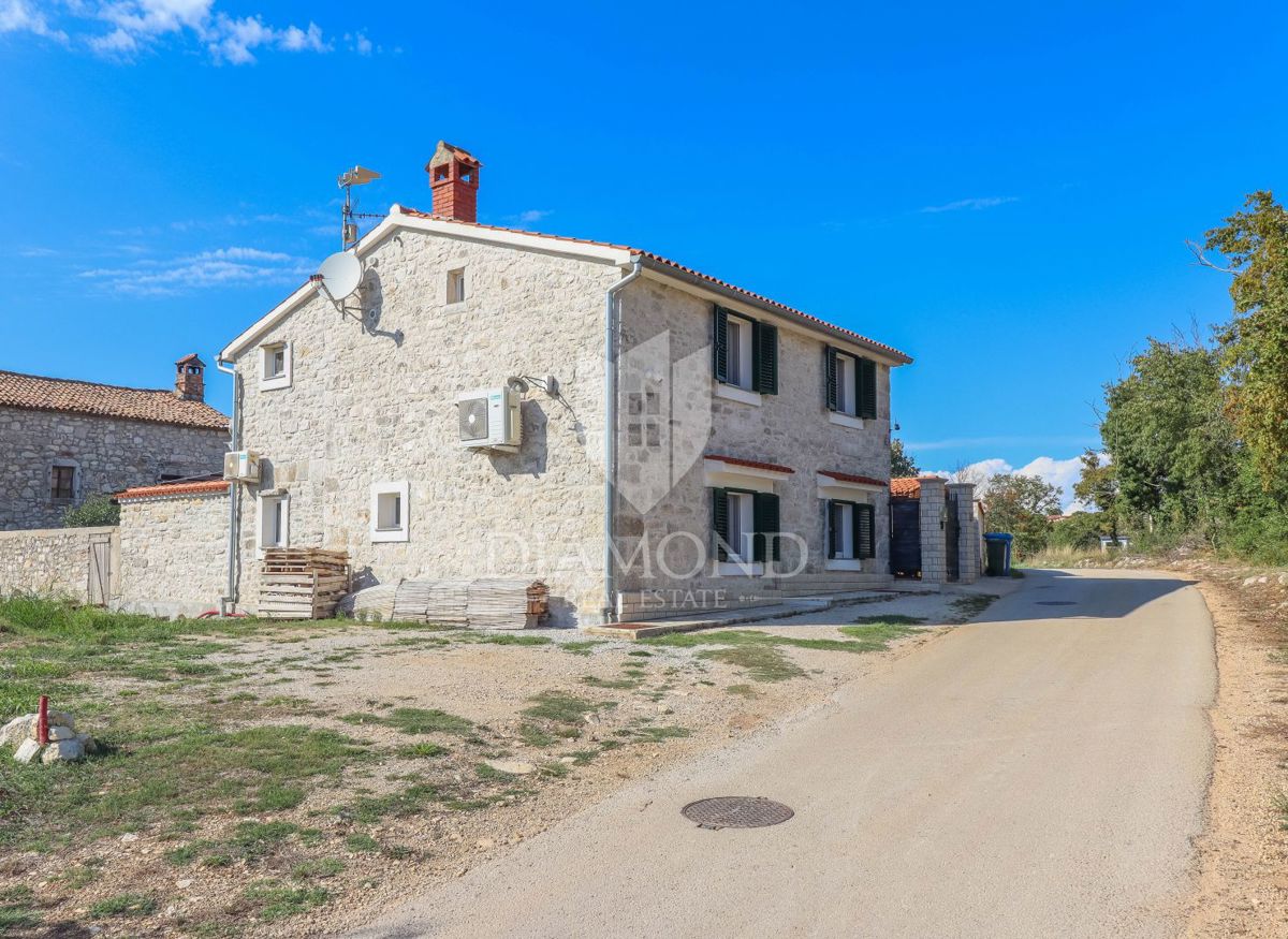 Parenzo, dintorni, casa in pietra d'Istria autoctona ristrutturata in un posto tranquillo!