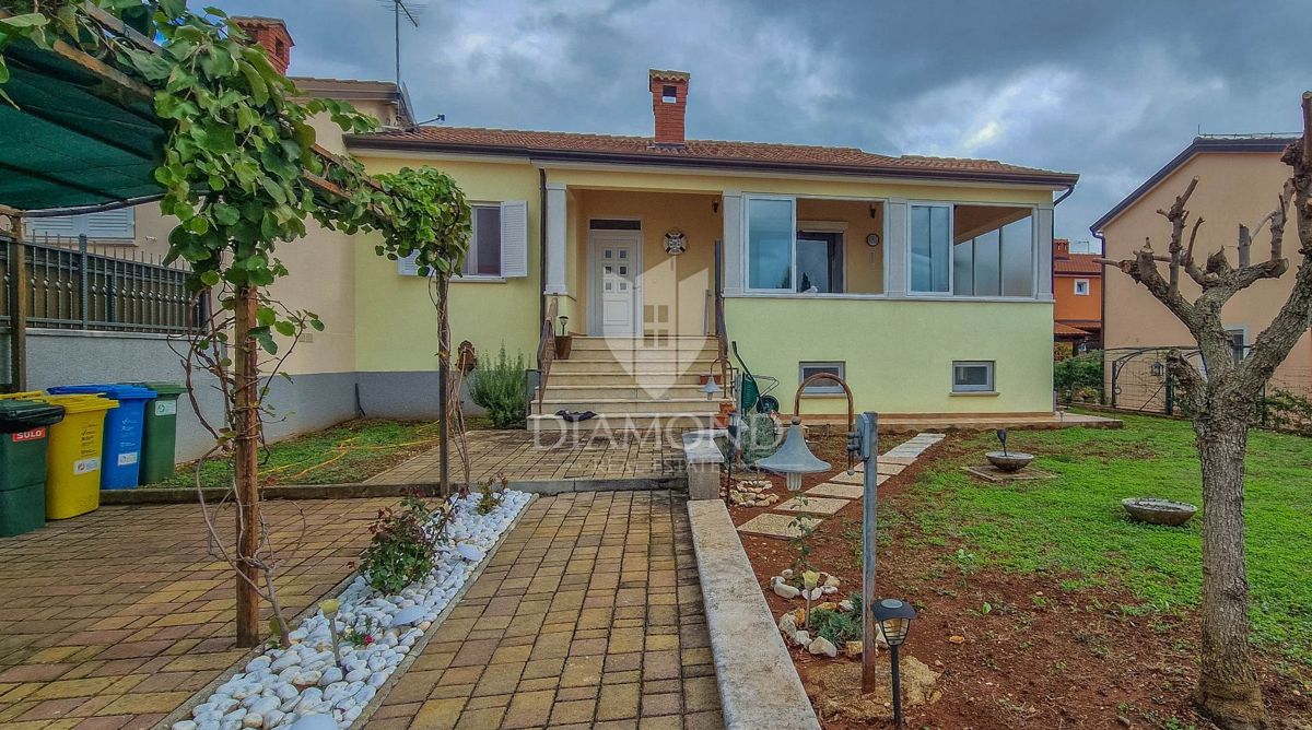 Parenzo, dintorni, bellissima casa bifamiliare con vista mare!