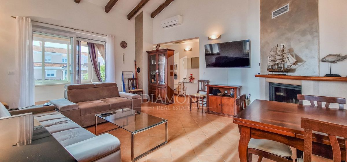 Parenzo, dintorni, bellissima casa bifamiliare con vista mare!