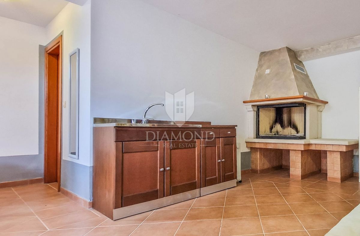 Parenzo, dintorni, bellissima casa bifamiliare con vista mare!