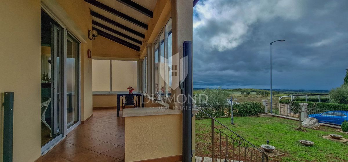 Parenzo, dintorni, bellissima casa bifamiliare con vista mare!