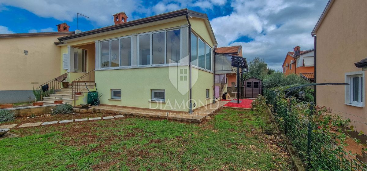 Parenzo, dintorni, bellissima casa bifamiliare con vista mare!