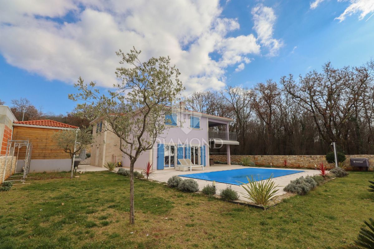 Bellissima casa con piscina, a 9 km da Rovigno, vista e tranquillità