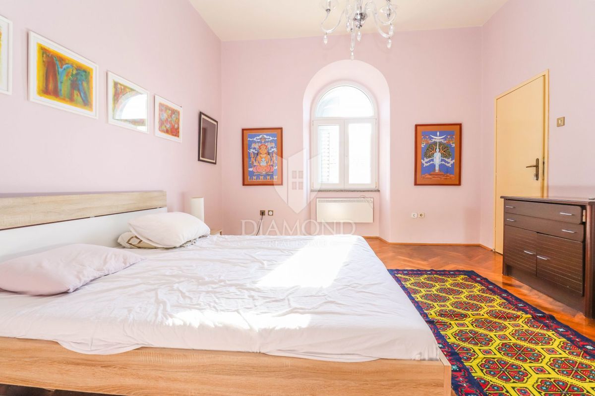 DA NON PERDERE! Appartamento con 3 camere da letto + soggiorno nel centro di Pola! 