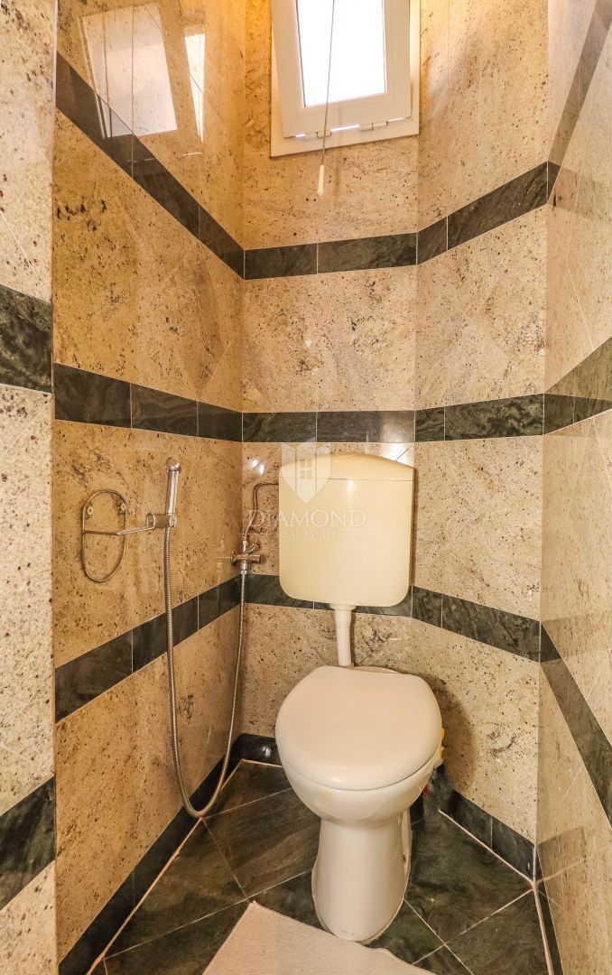 DA NON PERDERE! Appartamento con 3 camere da letto + soggiorno nel centro di Pola! 