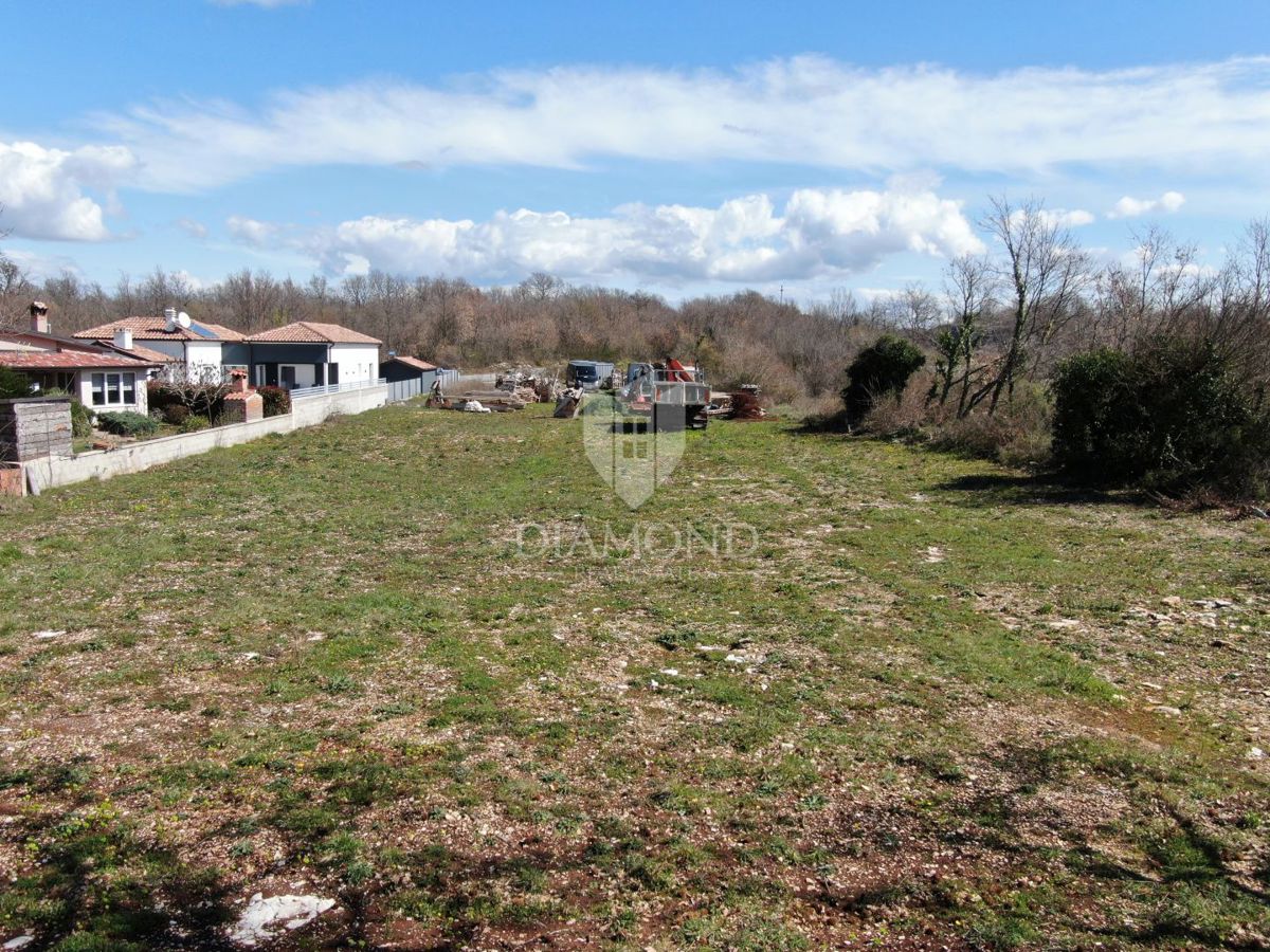 Bellissimo e regolare terreno edificabile a Kanfanar