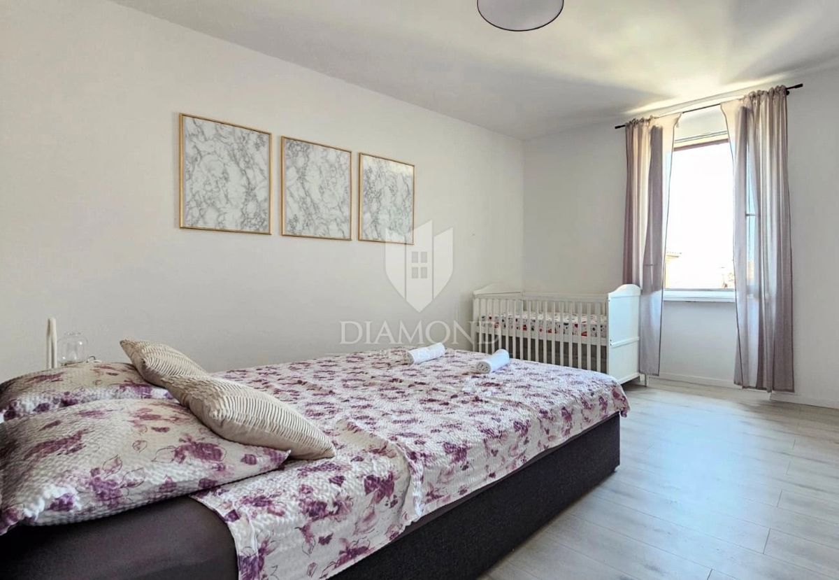 Pola, appartamento con tre camere da letto a 100 metri dall'arena!