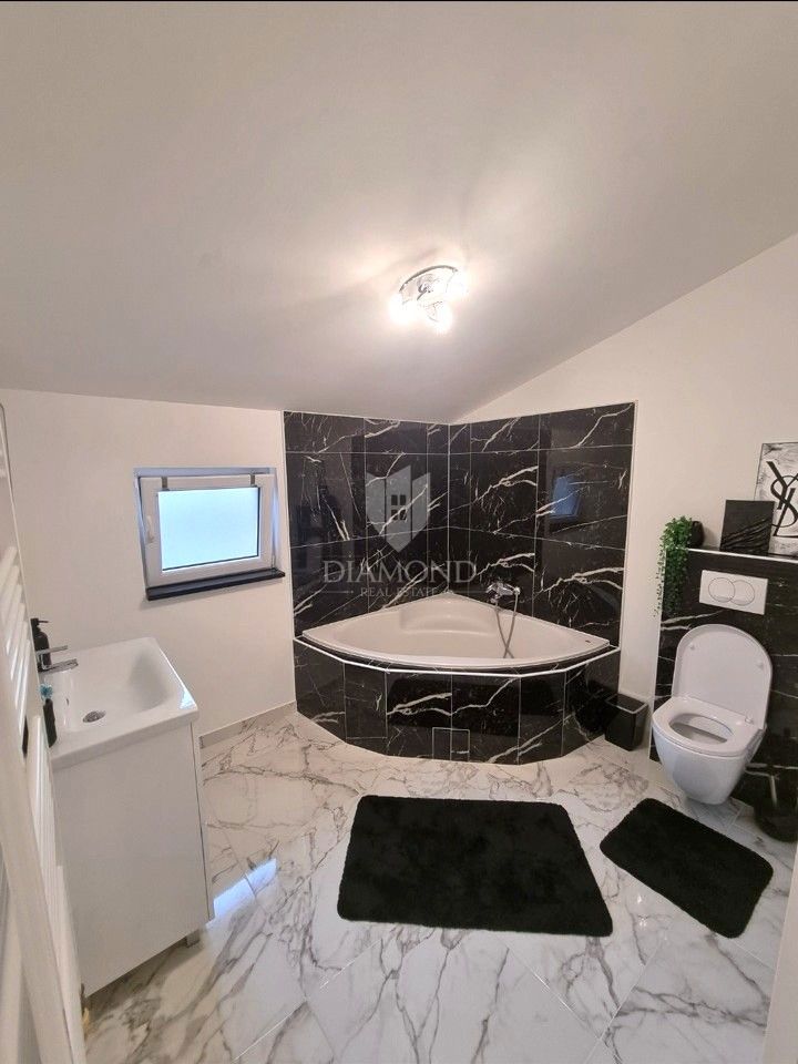 Viškovo, un appartamento che offre comfort e un'opportunità commerciale