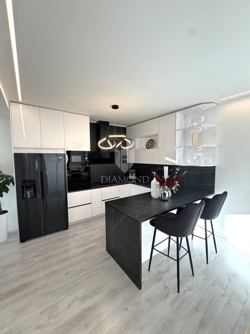 Viškovo, un appartamento che offre comfort e un'opportunità commerciale