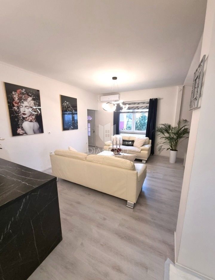 Viškovo, un appartamento che offre comfort e un'opportunità commerciale