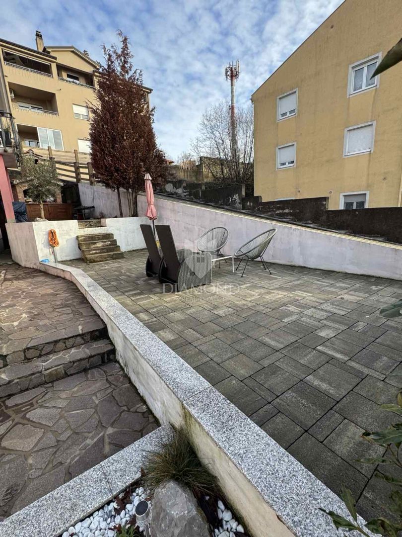 Viškovo, un appartamento che offre comfort e un'opportunità commerciale