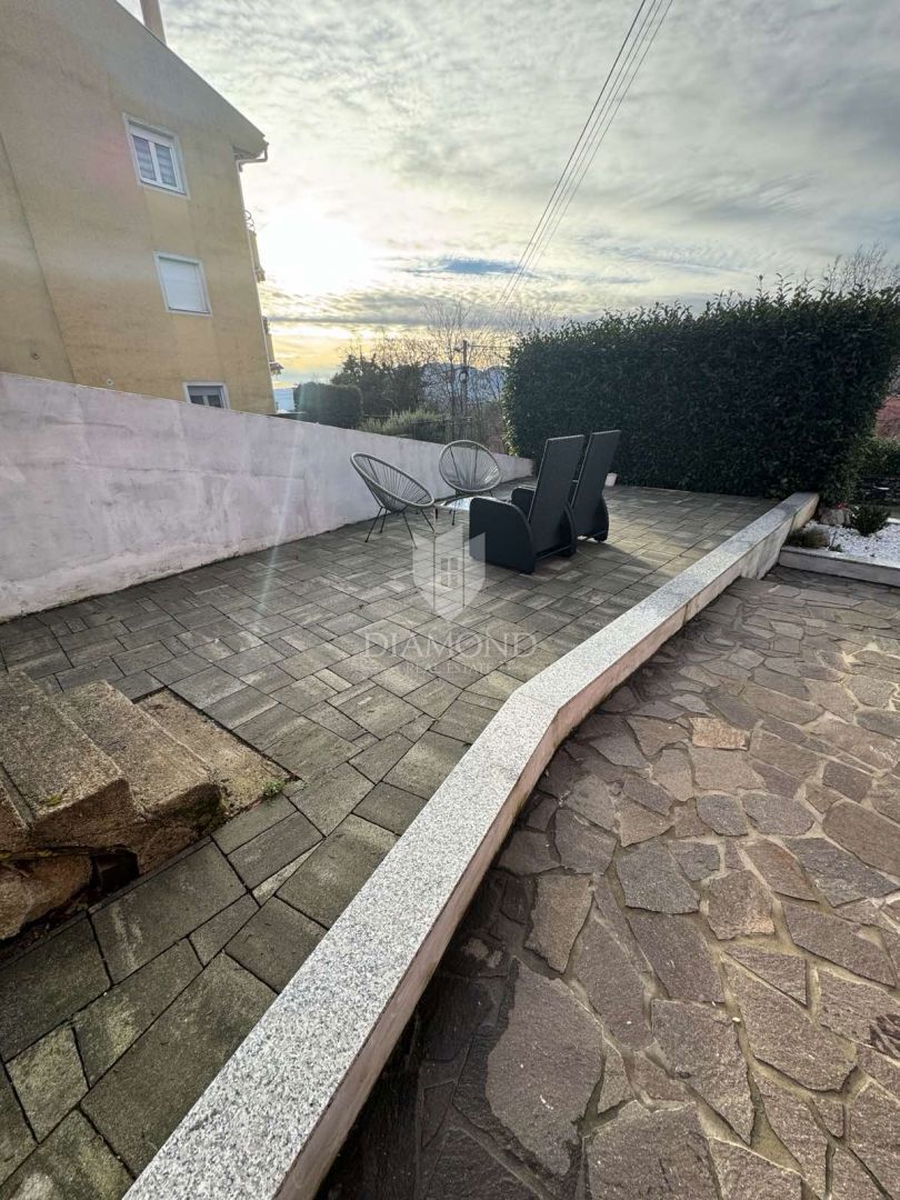 Viškovo, un appartamento che offre comfort e un'opportunità commerciale