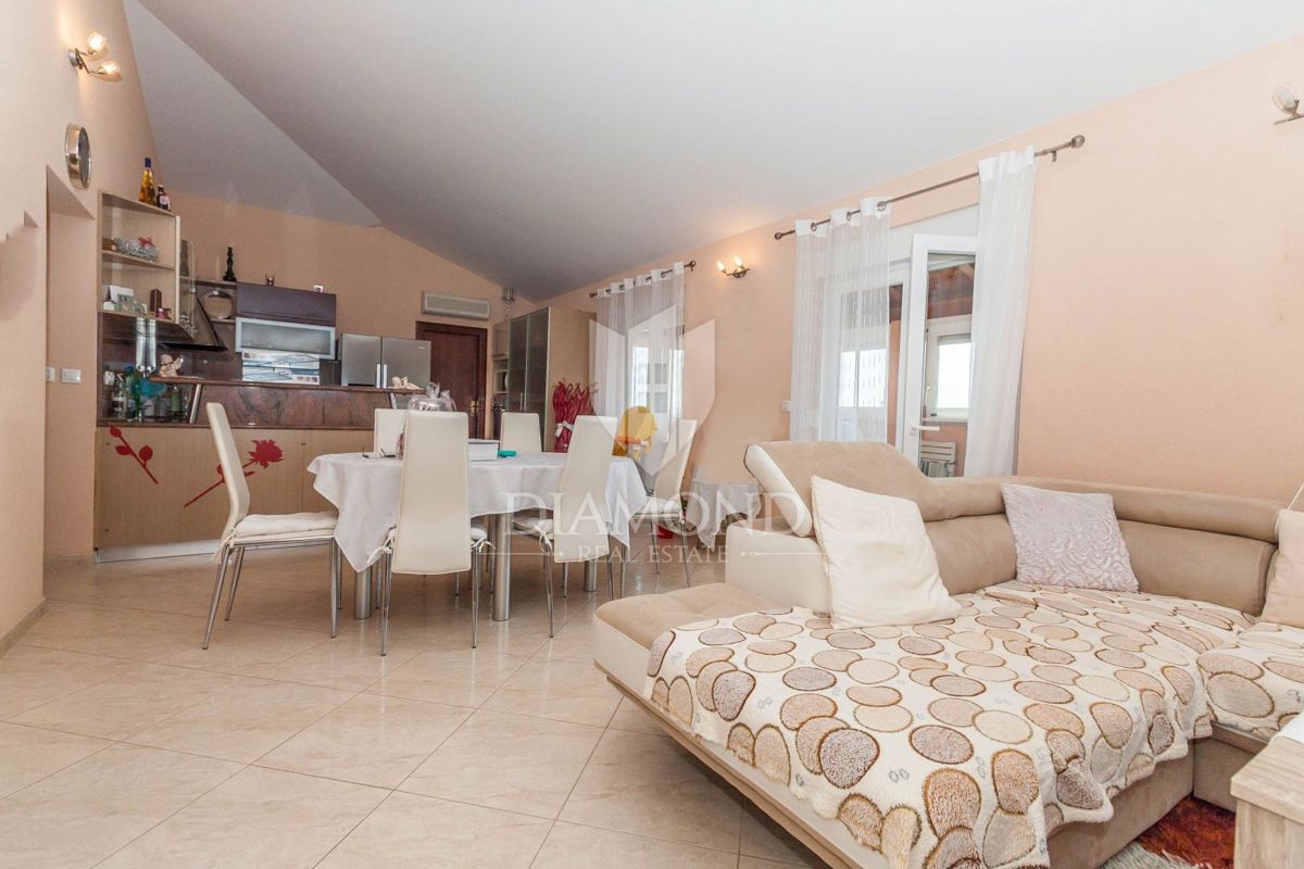 Novigrad, Appartamento con splendida vista mare!