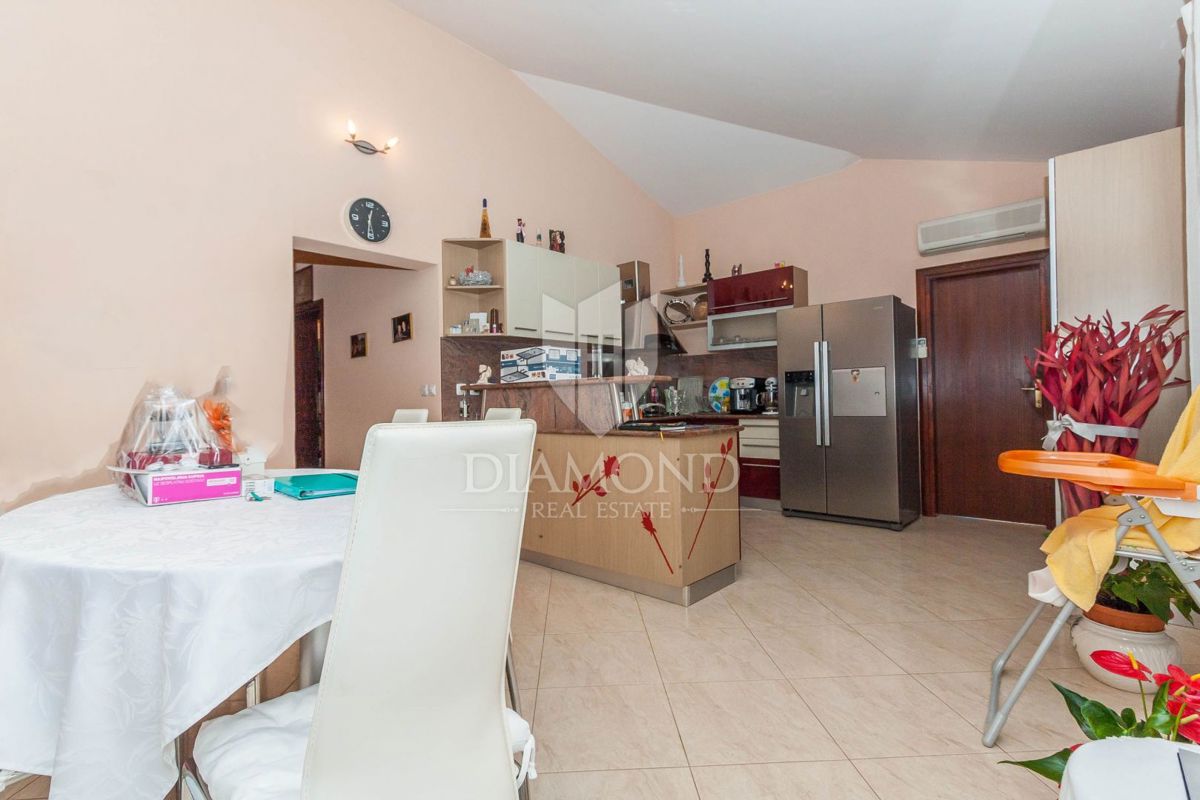 Novigrad, Appartamento con splendida vista mare!