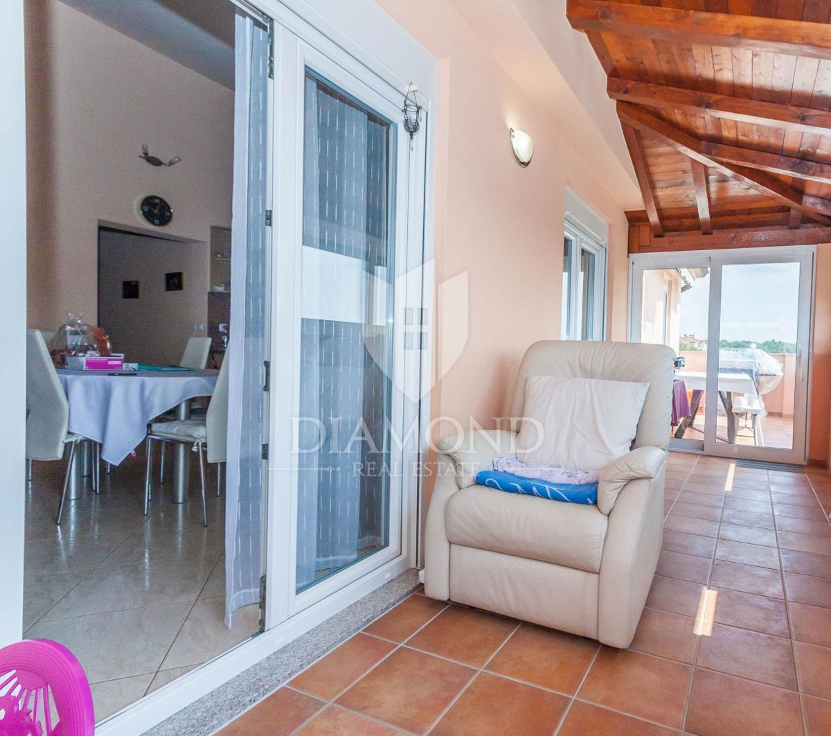 Novigrad, Appartamento con splendida vista mare!