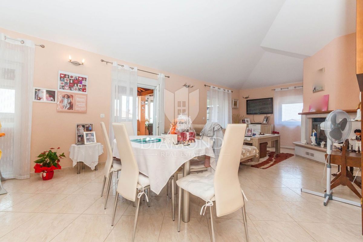 Novigrad, Appartamento con splendida vista mare!