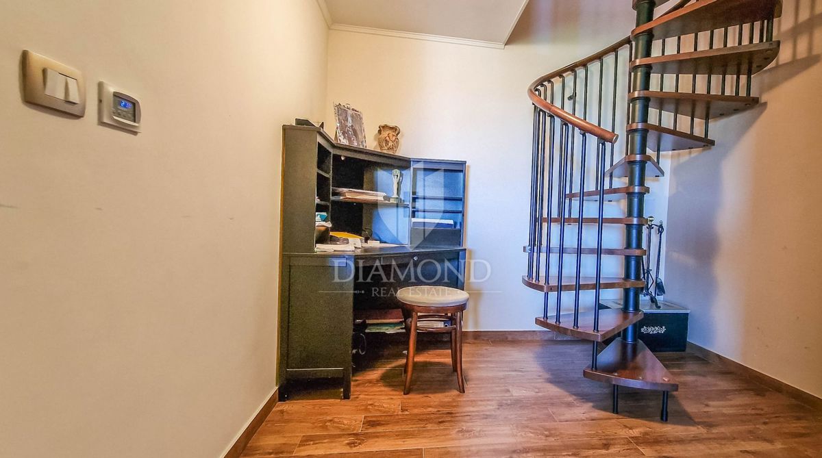 Novigrad, Appartamento 101m2 con vista mare