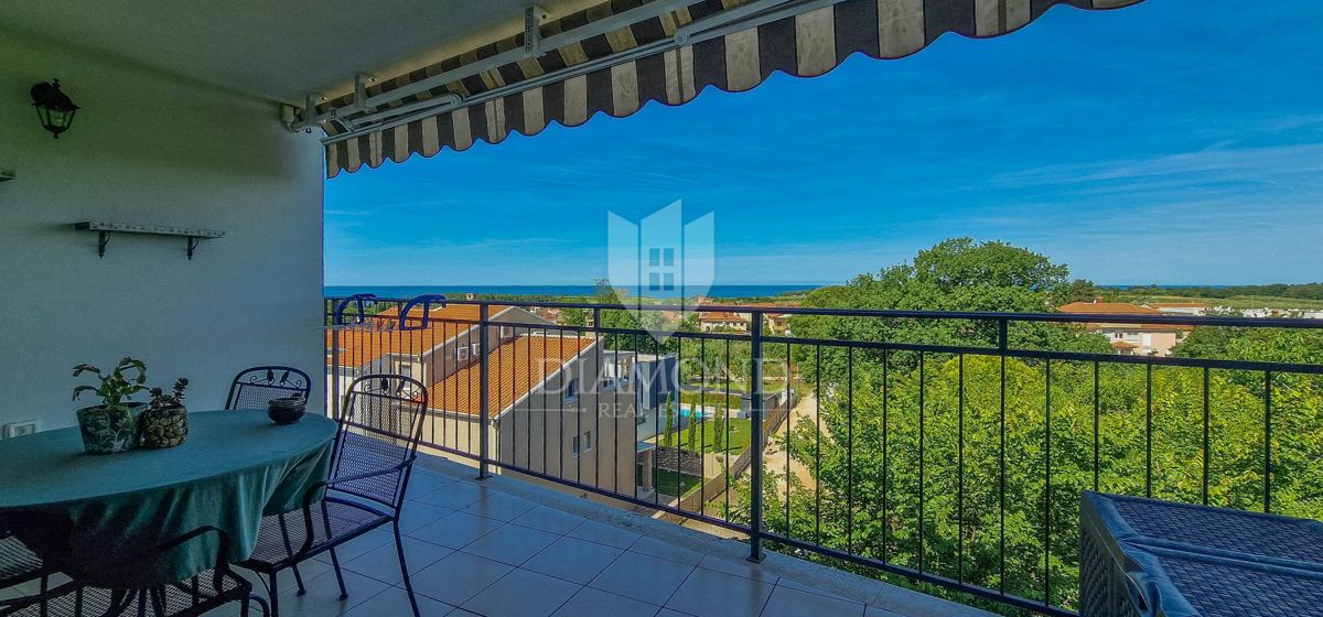 Novigrad, Appartamento 101m2 con vista mare