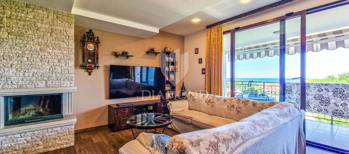 Novigrad, Appartamento 101m2 con vista mare