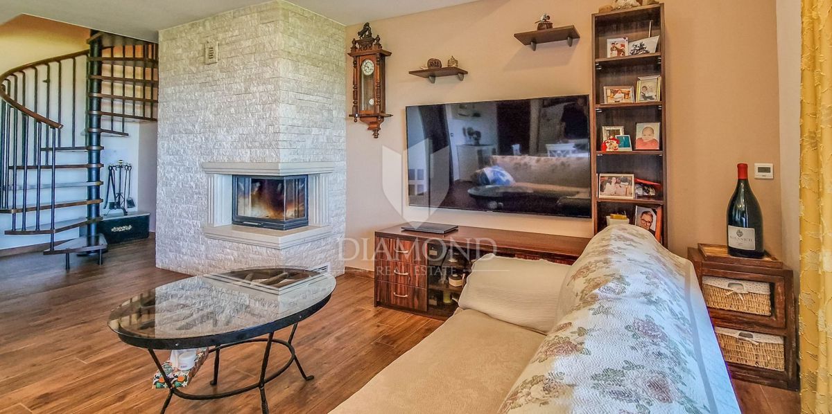 Novigrad, Appartamento 101m2 con vista mare