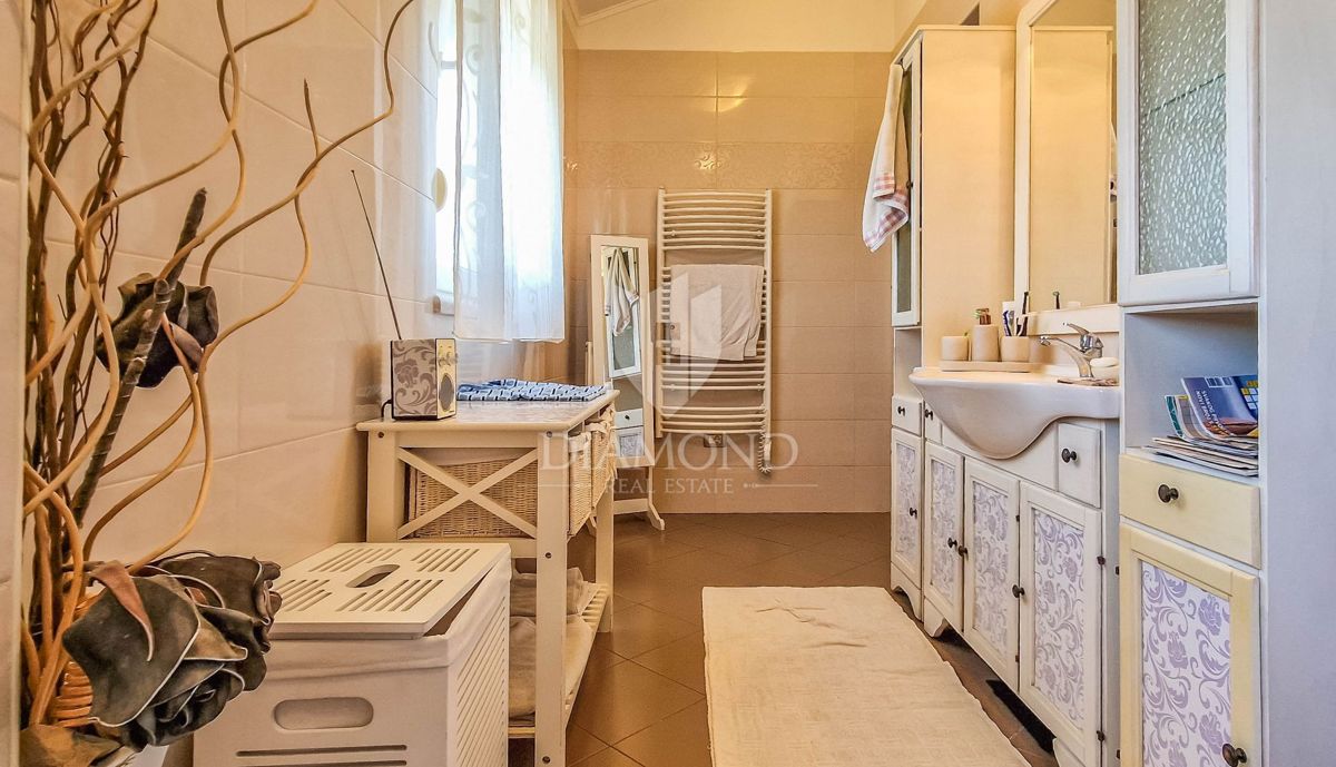 Novigrad, Appartamento 101m2 con vista mare