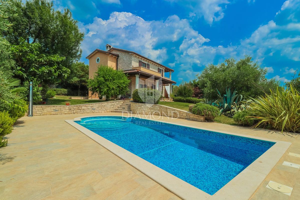 Verteneglio! Casa in pietra con vista mare e piscina!