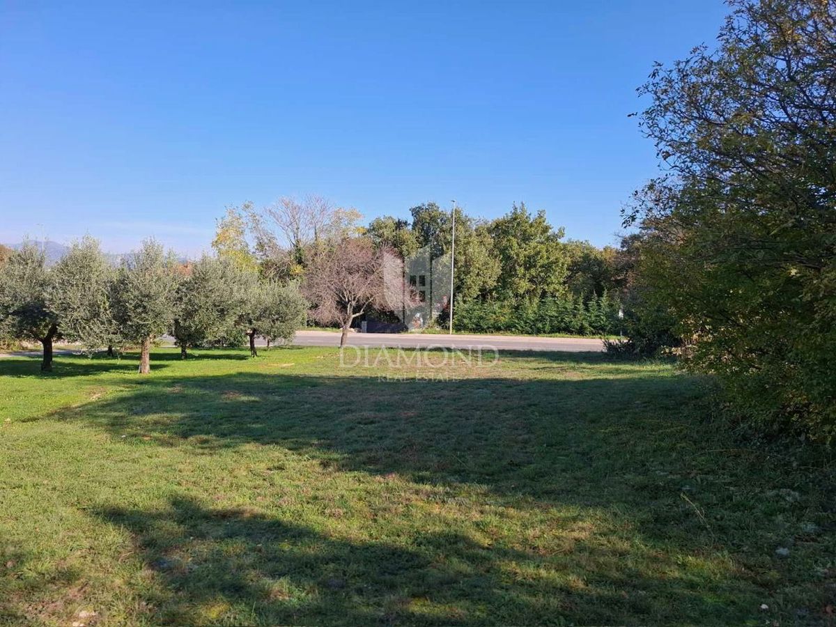 TERRENO EDIFICABILE, A 2 KM DA LABIN