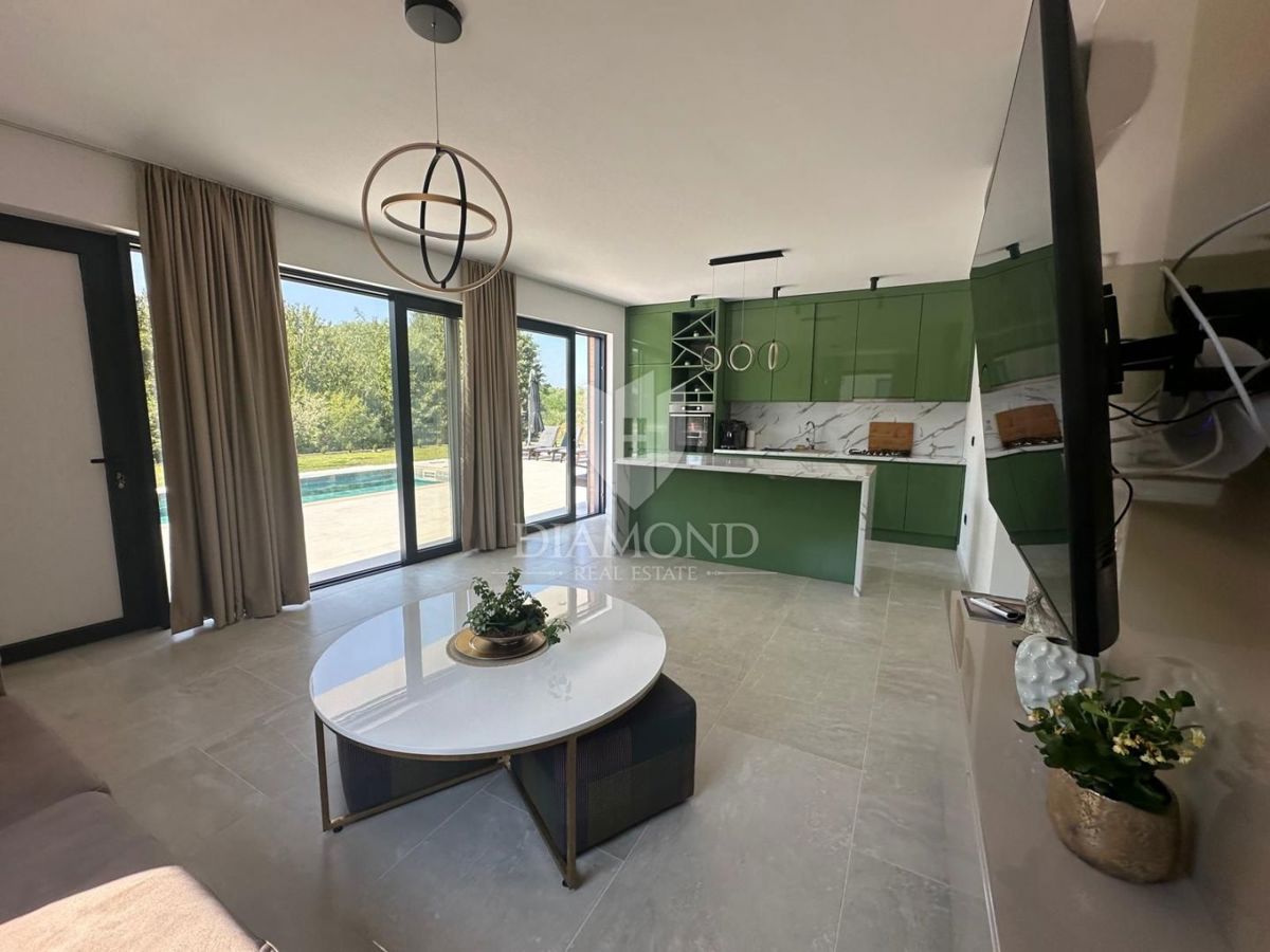 BELLISSIMA CASA AL PIANO TERRA, VICINO AD ALBONA