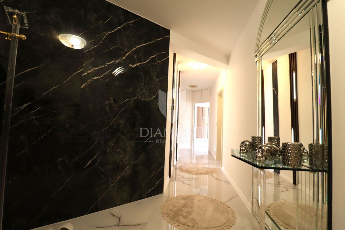 Parenzo, appartamento al primo piano a 200 m dal mare!