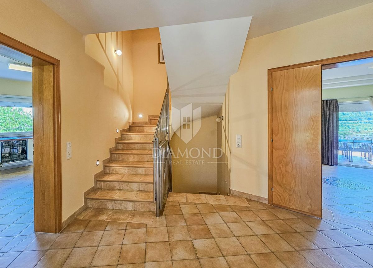 Momiano, villa idilliaca con vista panoramica!