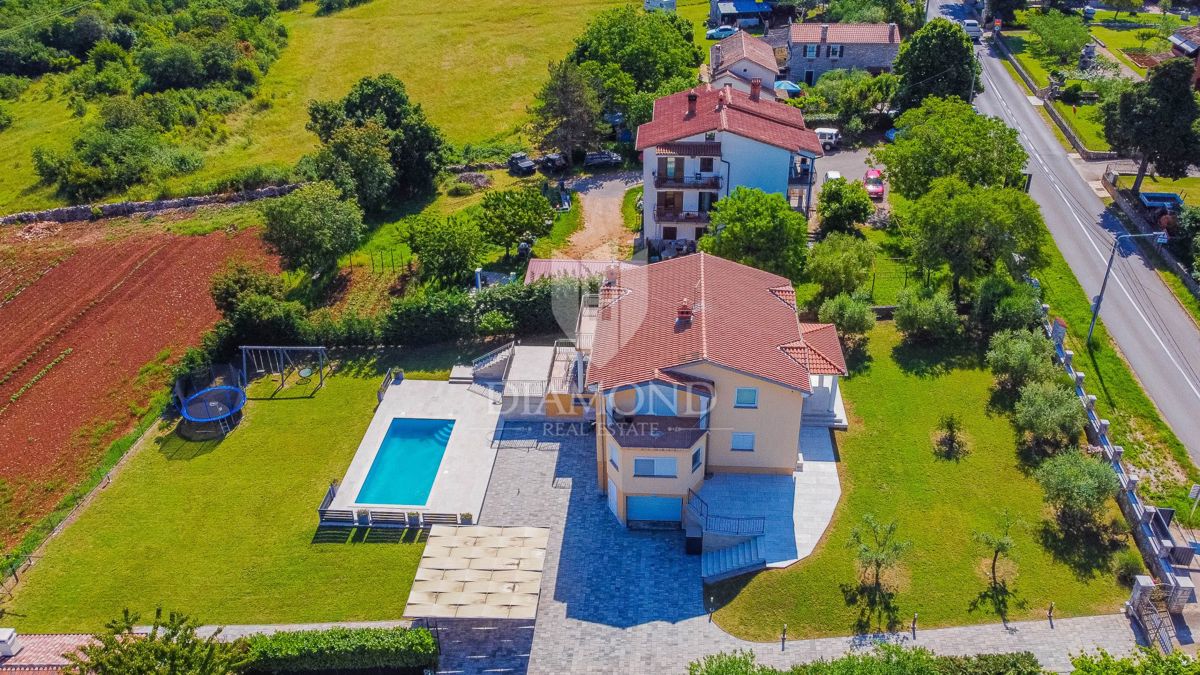 Momiano, villa idilliaca con vista panoramica!