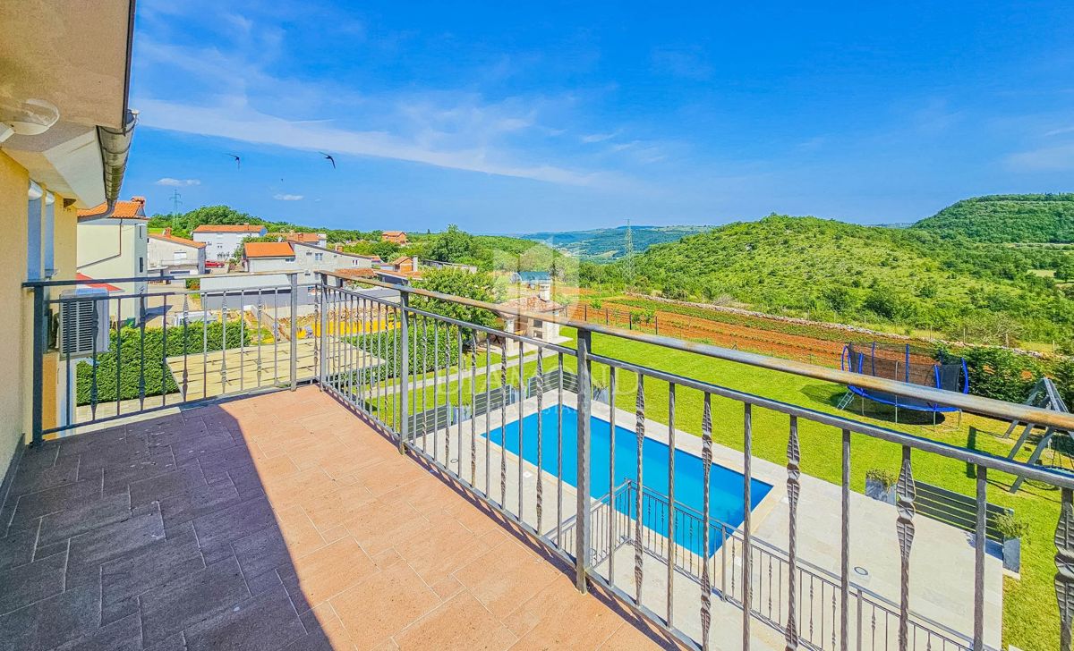 Momiano, villa idilliaca con vista panoramica!