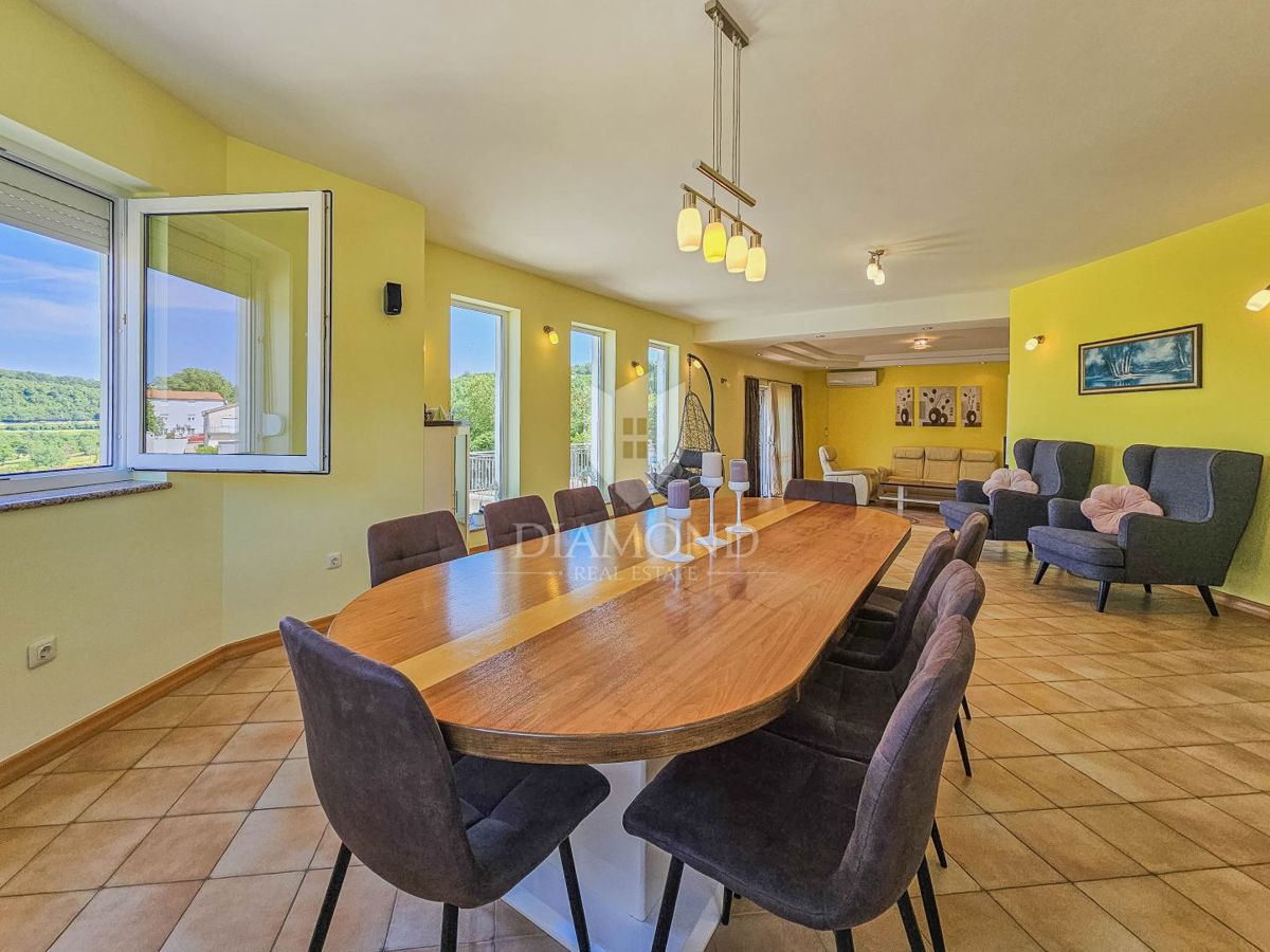 Momiano, villa idilliaca con vista panoramica!