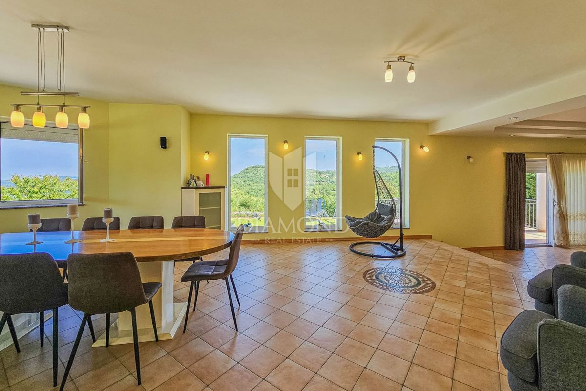 Momiano, villa idilliaca con vista panoramica!