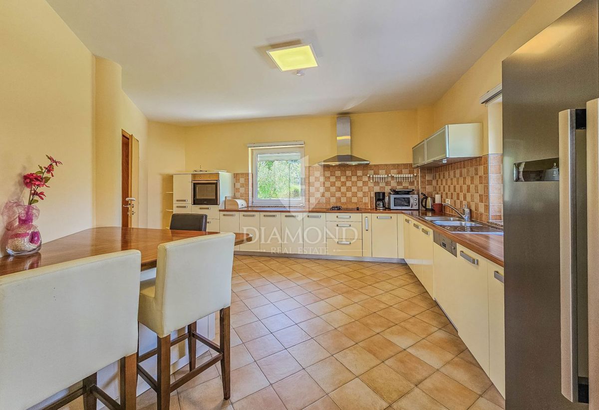 Momiano, villa idilliaca con vista panoramica!