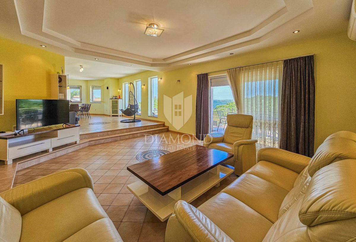 Momiano, villa idilliaca con vista panoramica!