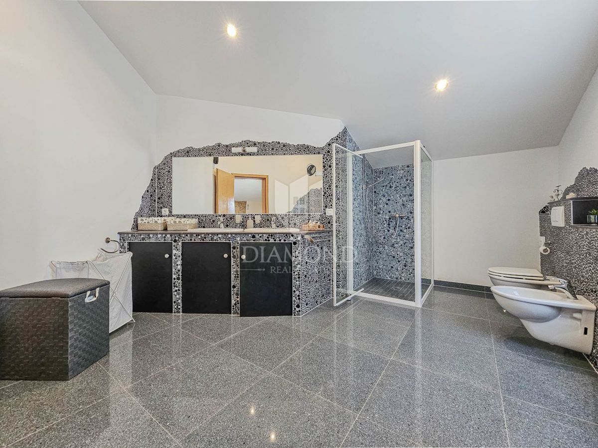 Momiano, villa idilliaca con vista panoramica!