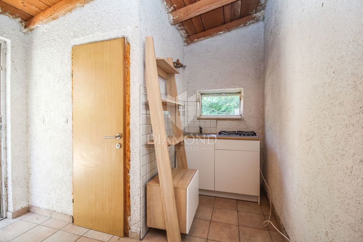 Pola, centro, villa austro-ungarica con due appartamenti