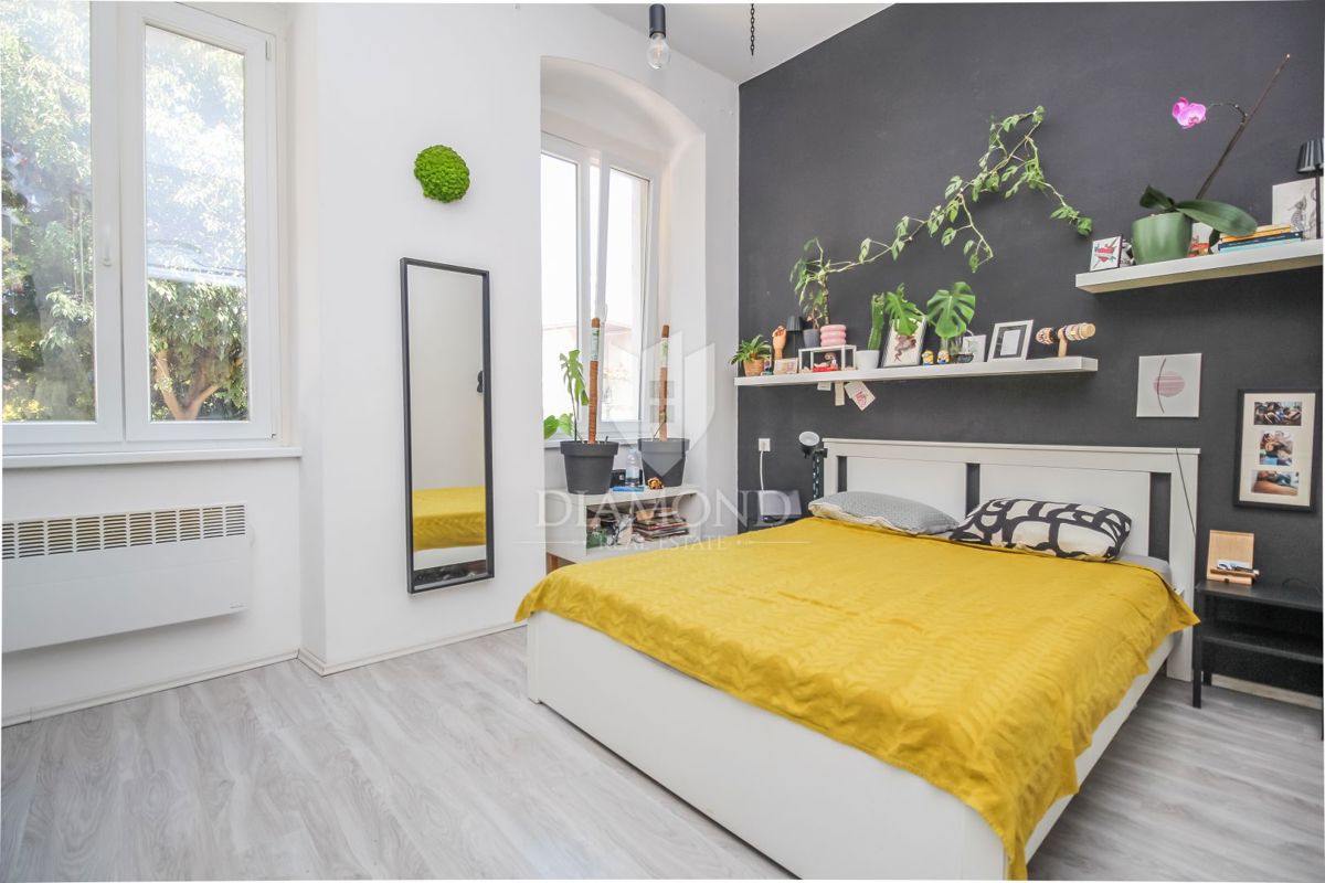 Pola, centro, villa austro-ungarica con due appartamenti