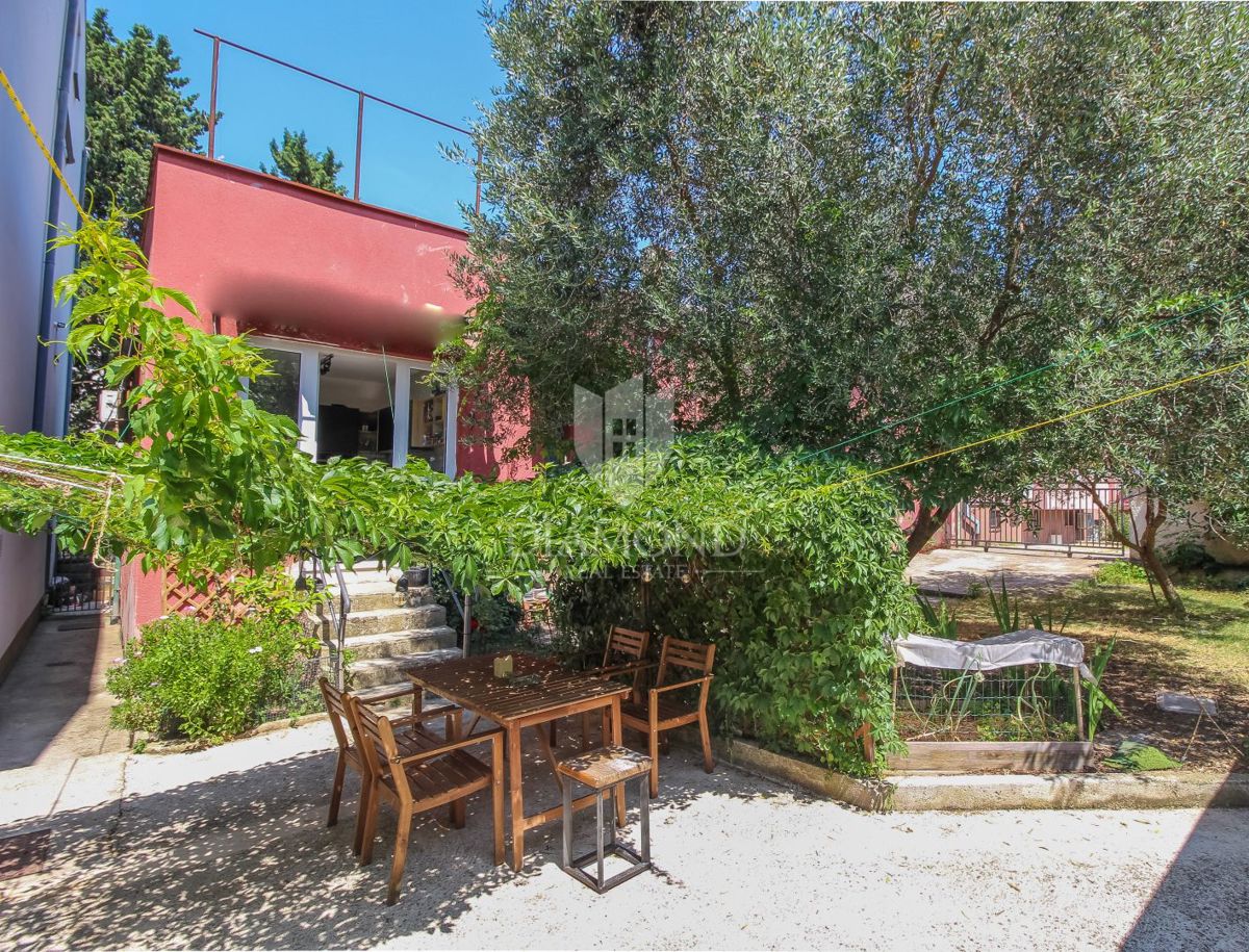 Pola, centro, villa austro-ungarica con due appartamenti