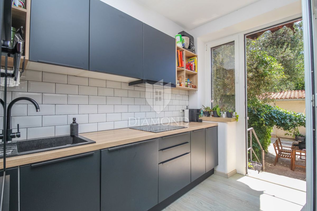 Pola, centro, villa austro-ungarica con due appartamenti