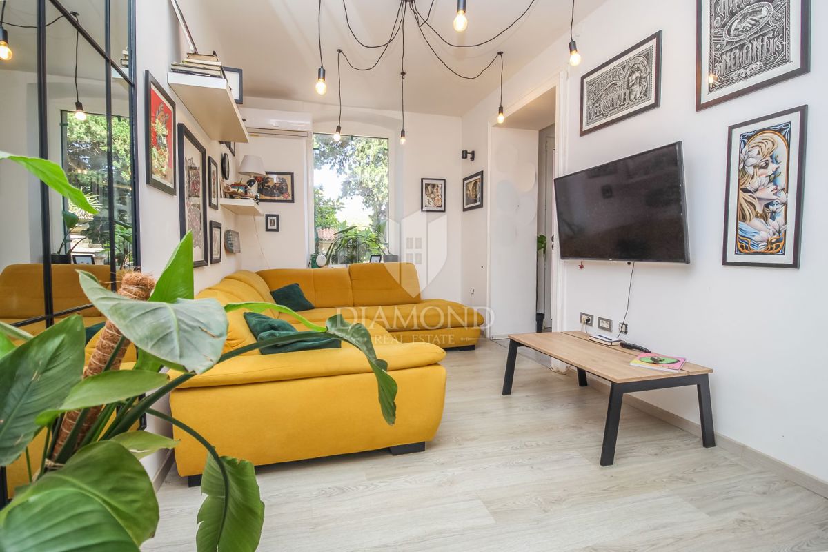 Pola, centro, villa austro-ungarica con due appartamenti