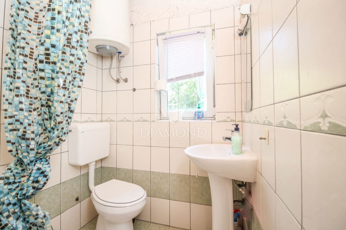 Pola, centro, villa austro-ungarica con due appartamenti