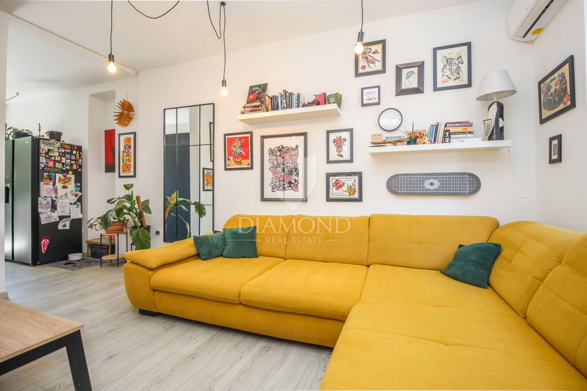 Pola, centro, villa austro-ungarica con due appartamenti