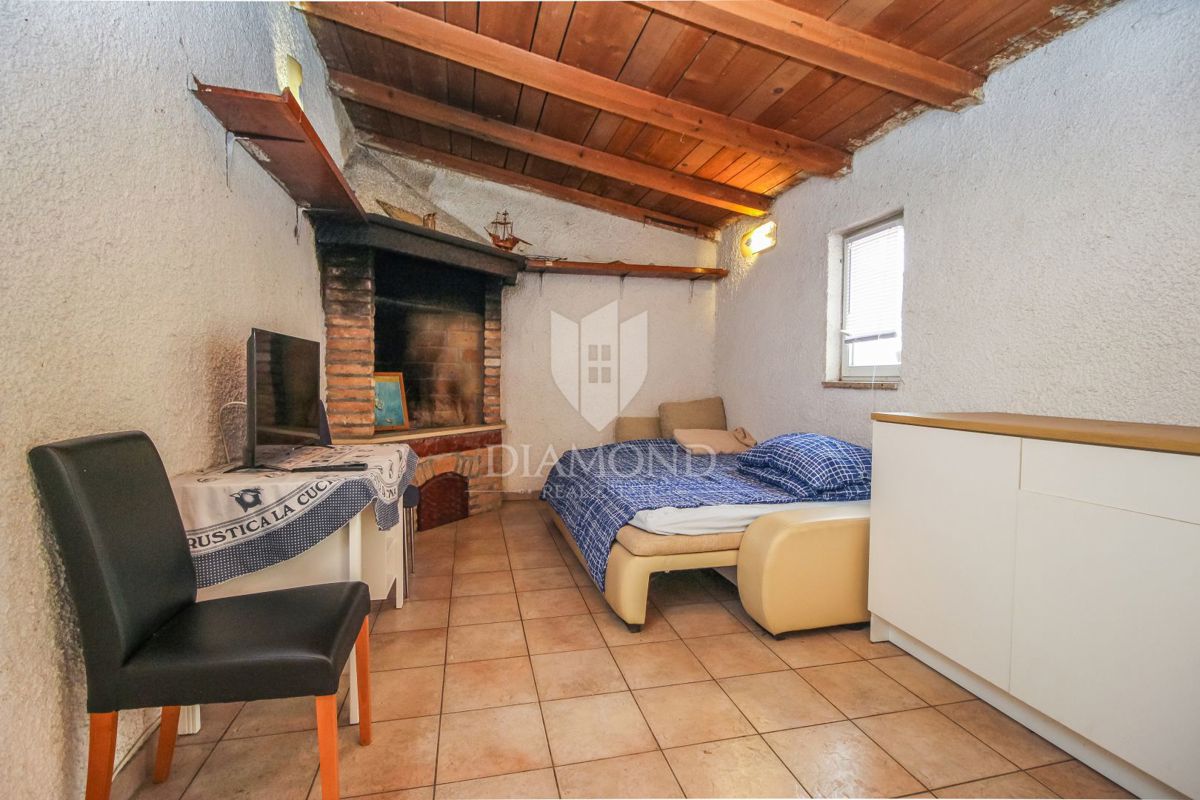 Pola, centro, villa austro-ungarica con due appartamenti