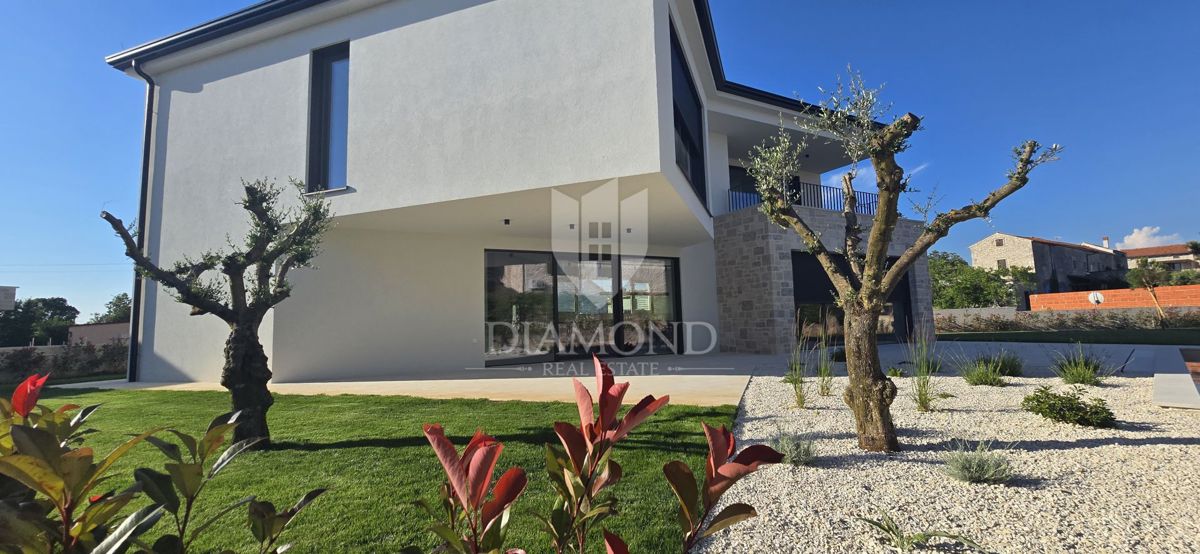 Zona di Parenzo – Villa Moderna Idilliaca con Accenti Istriani