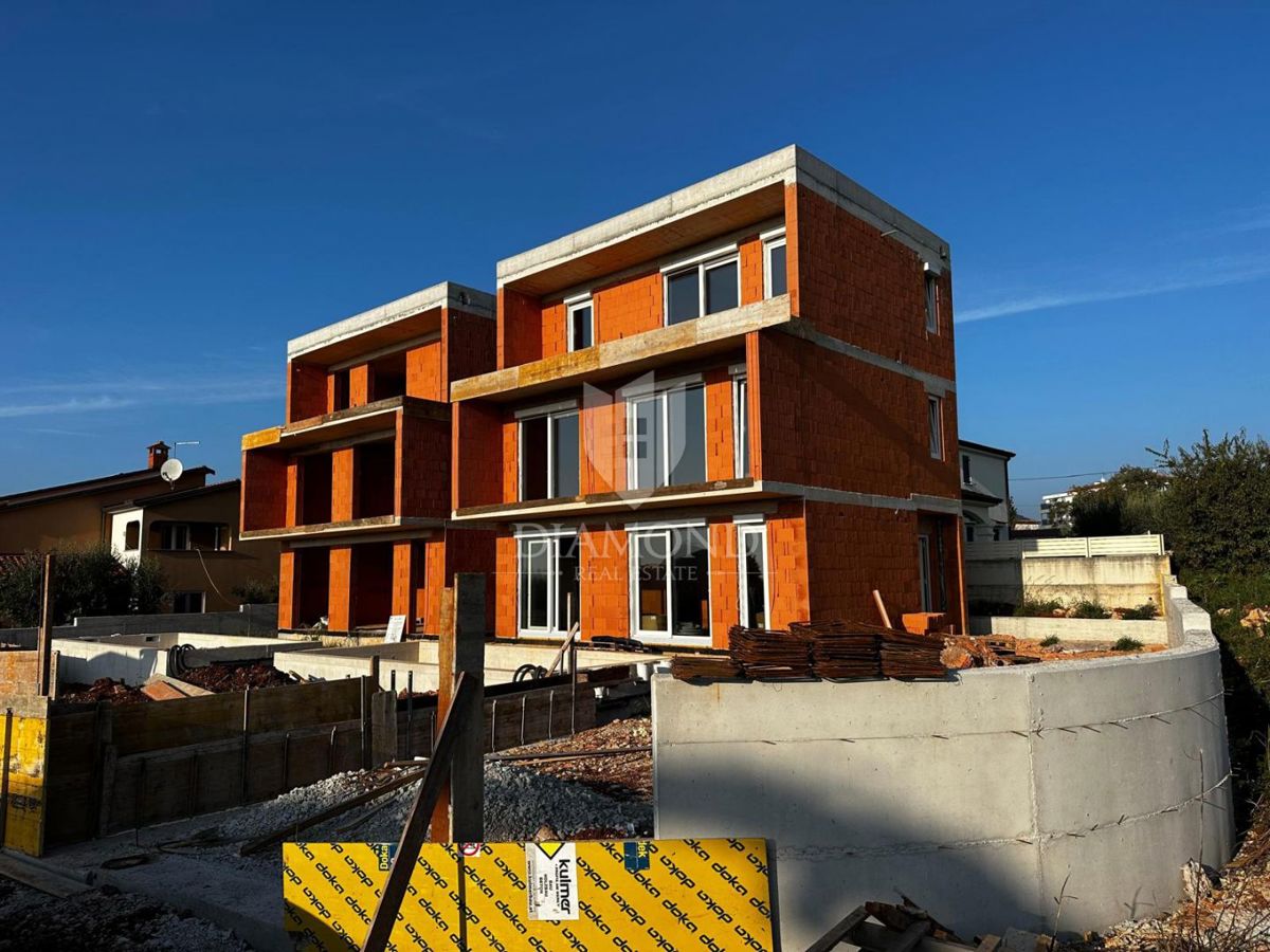 Poreč, dintorni, casa bifamiliare con piscina e vista mare