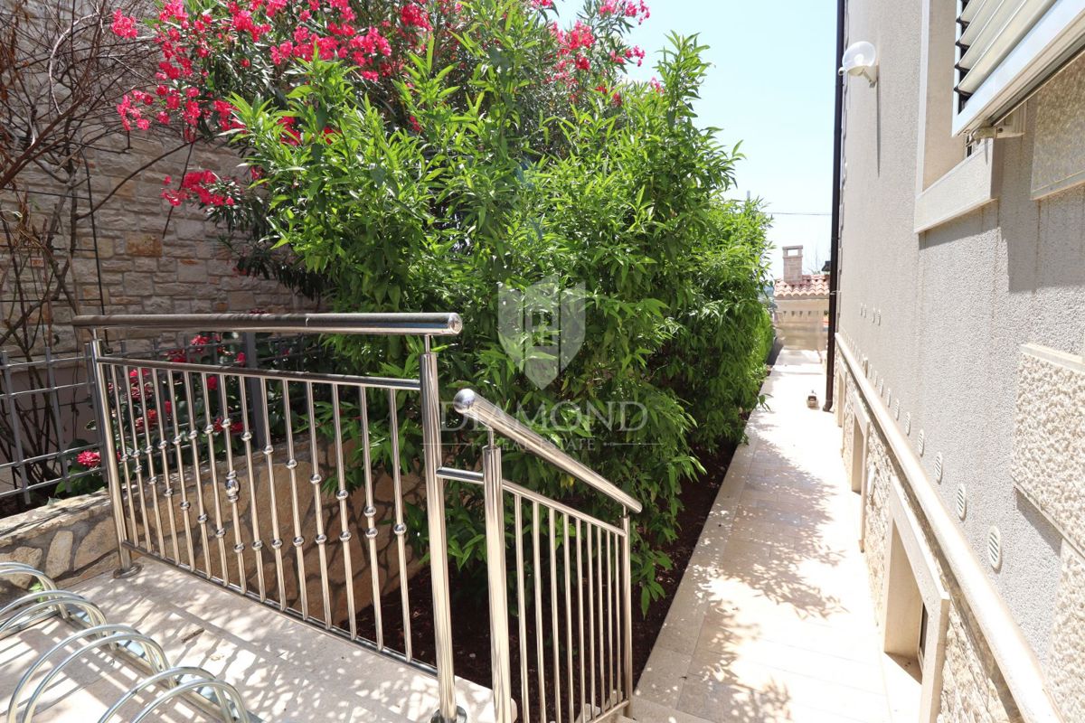 Parenzo, Dintorni: Rarità! Casa per vivere e investire