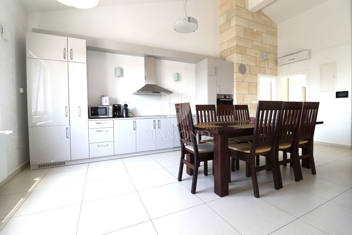 Parenzo, Dintorni: Rarità! Casa per vivere e investire