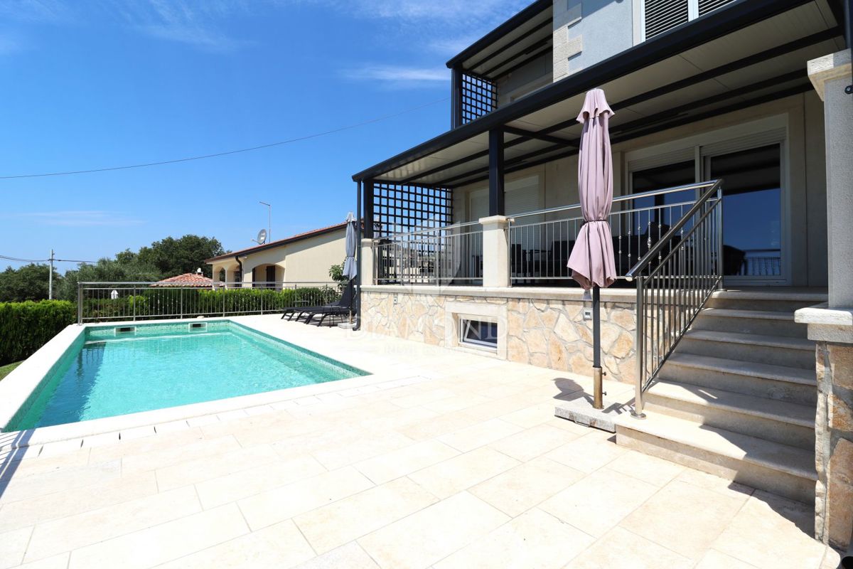 Parenzo, Dintorni: Rarità! Casa per vivere e investire